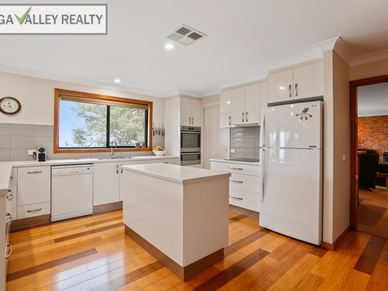 71 Gillcrest Drive, Bega, NSW 2550 AUS