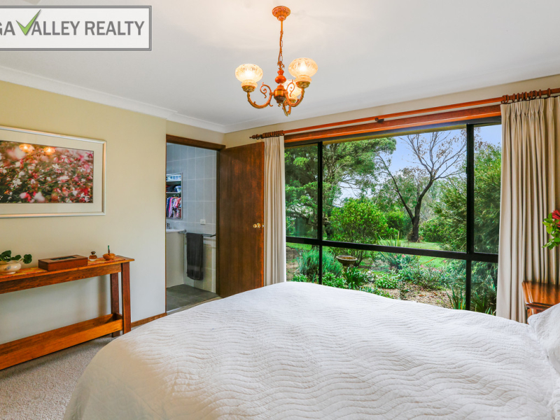 71 Gillcrest Drive, Bega, NSW 2550 AUS