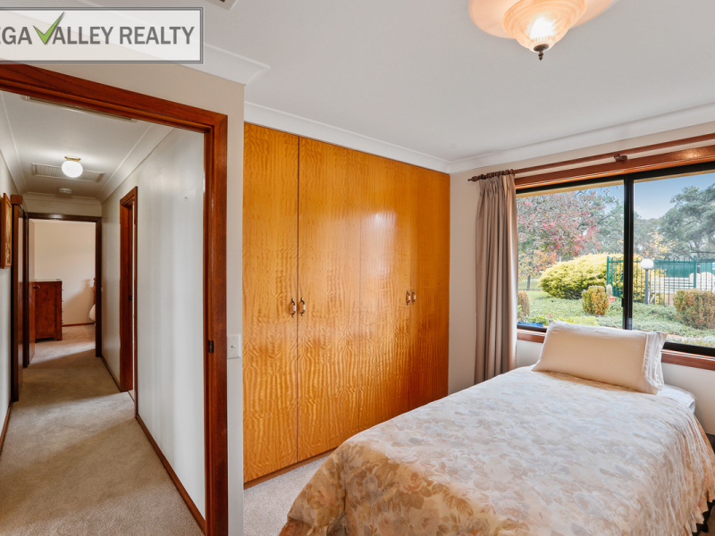 71 Gillcrest Drive, Bega, NSW 2550 AUS