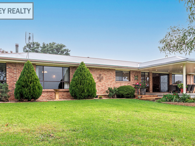 71 Gillcrest Drive, Bega, NSW 2550 AUS