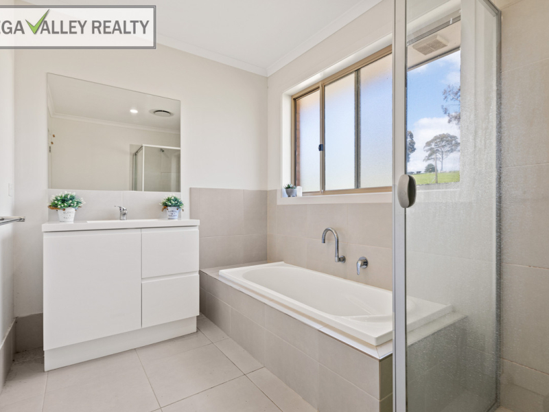 7a Denison Close, Bega, NSW 2550 AUS