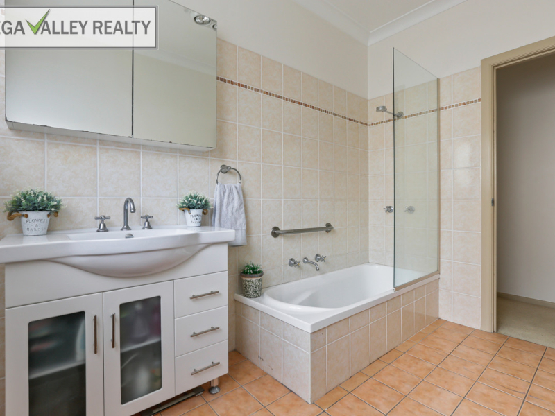 16 Belmore Street, Bega, NSW 2550 AUS