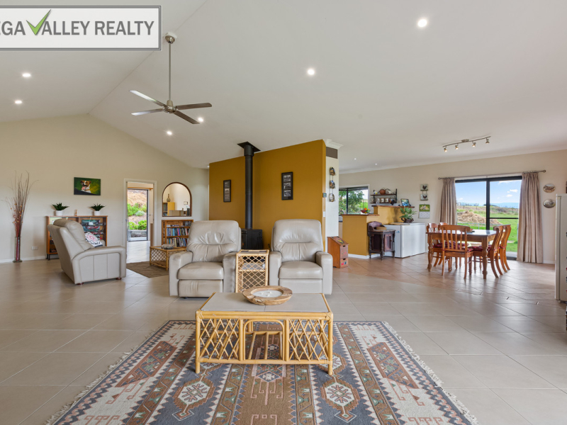 402 West Kameruka Road, Candelo, NSW 2550 AUS