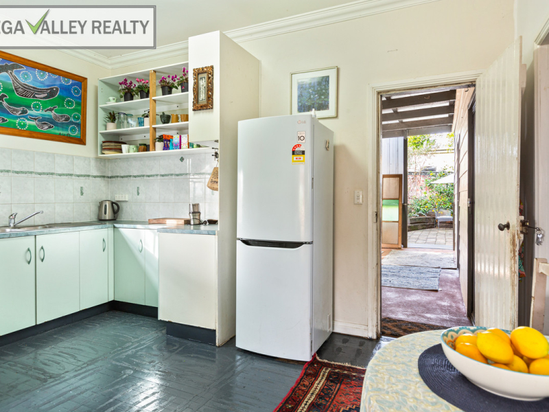 4 Minyama Parade, Bega, NSW 2550 AUS