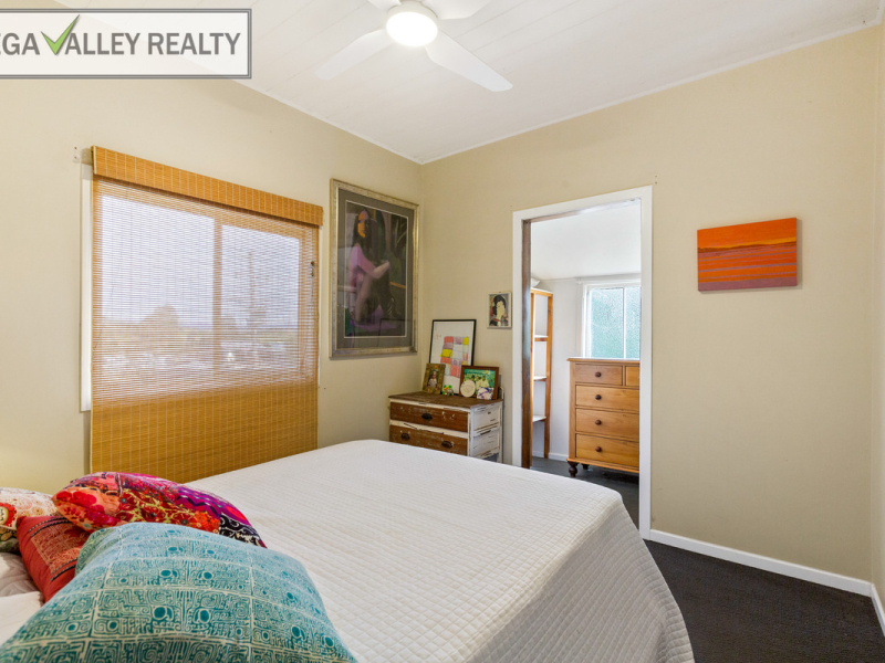 4 Minyama Parade, Bega, NSW 2550 AUS