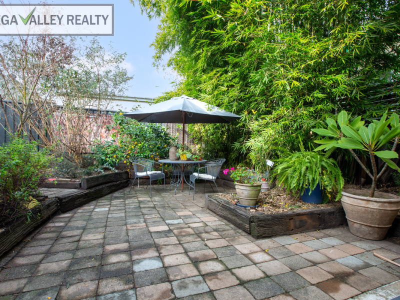 4 Minyama Parade, Bega, NSW 2550 AUS