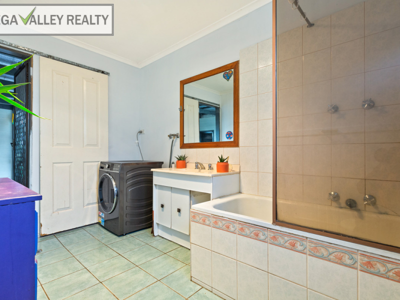 4 Minyama Parade, Bega, NSW 2550 AUS