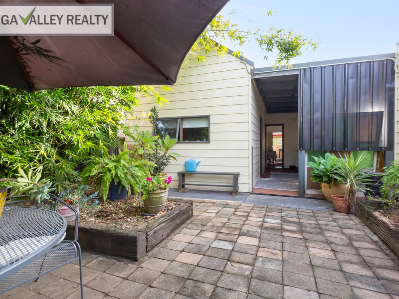 4 Minyama Parade, Bega, NSW 2550 AUS