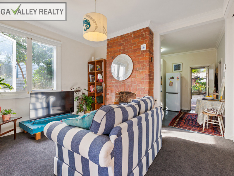 4 Minyama Parade, Bega, NSW 2550 AUS