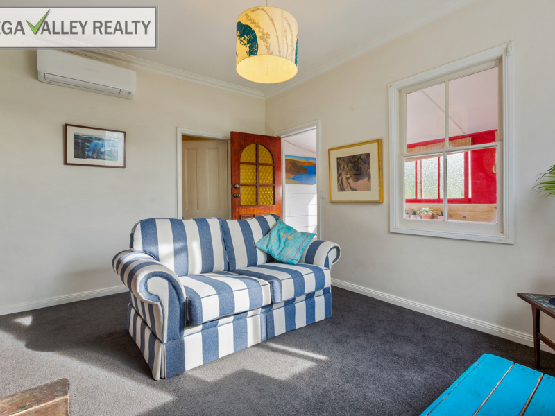 4 Minyama Parade, Bega, NSW 2550 AUS