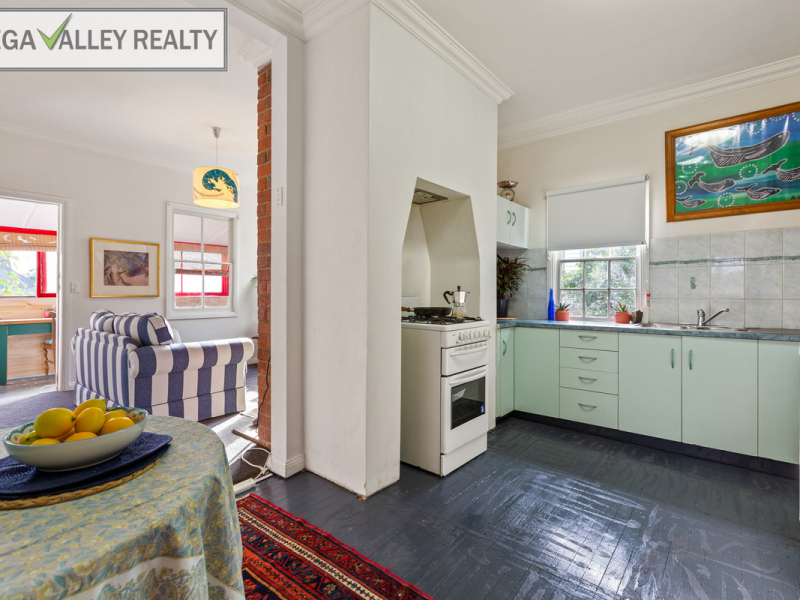 4 Minyama Parade, Bega, NSW 2550 AUS