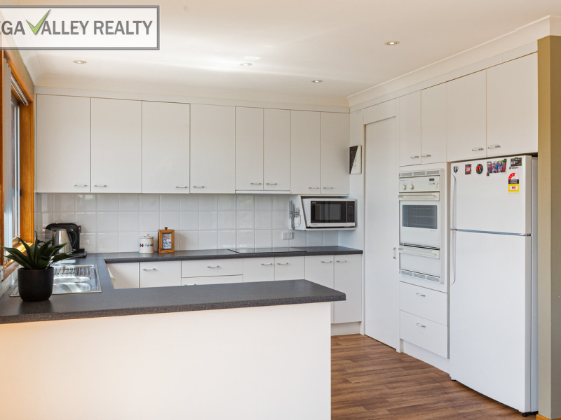 5 Glebe Avenue, Bega, NSW 2550 AUS