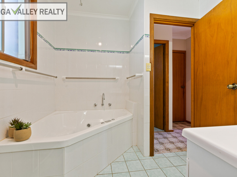 5 Glebe Avenue, Bega, NSW 2550 AUS