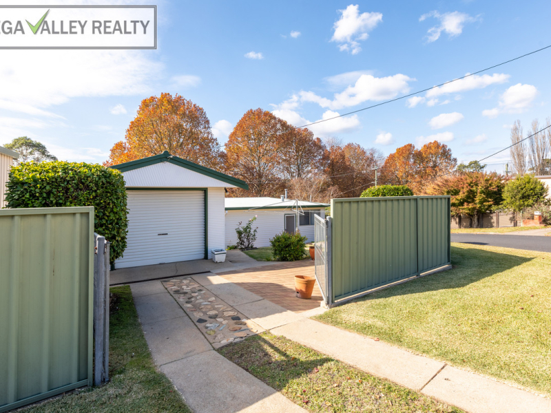 13 Kirkland Avenue, Bega, NSW 2550 AUS