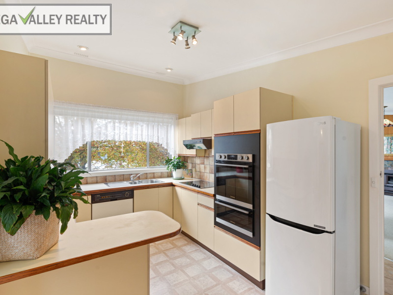 13 Kirkland Avenue, Bega, NSW 2550 AUS