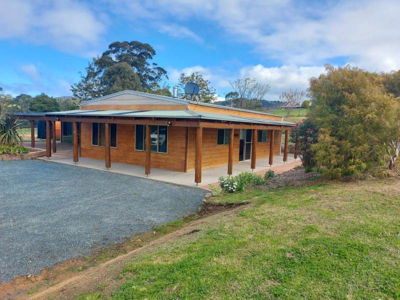 11 Narrawa Place, Bega, NSW 2550 AUS