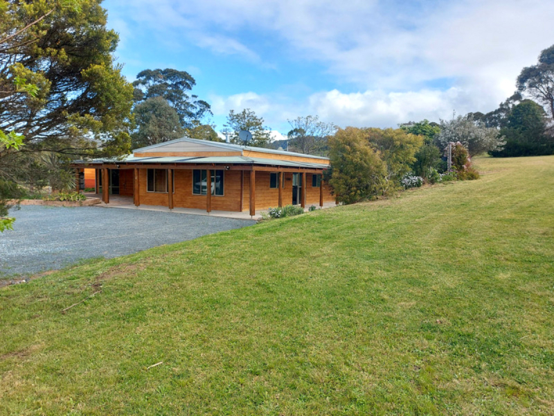 11 Narrawa Place, Bega, NSW 2550 AUS