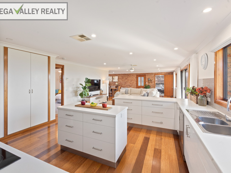 71 Gillcrest Drive, Bega, NSW 2550 AUS