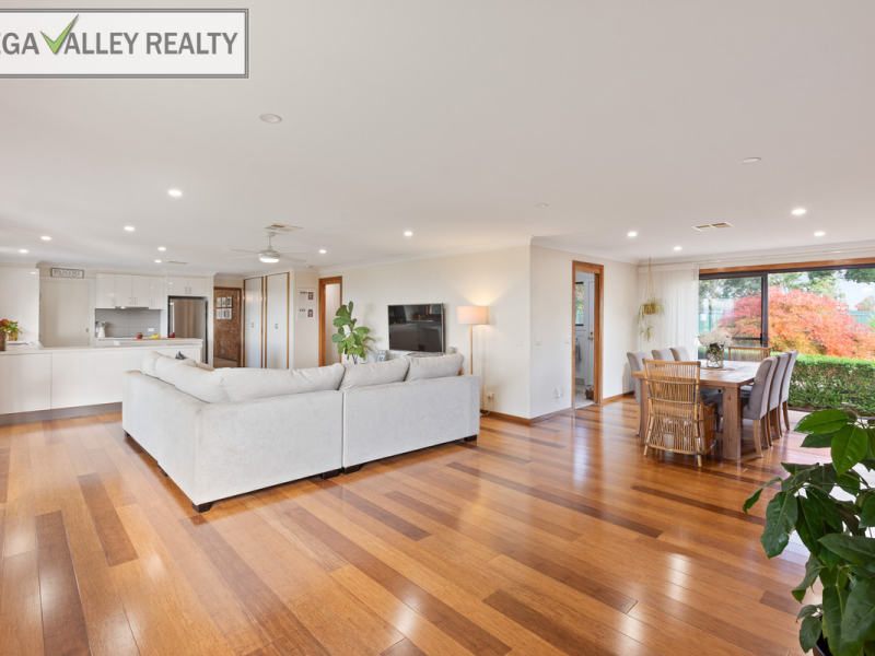 71 Gillcrest Drive, Bega, NSW 2550 AUS