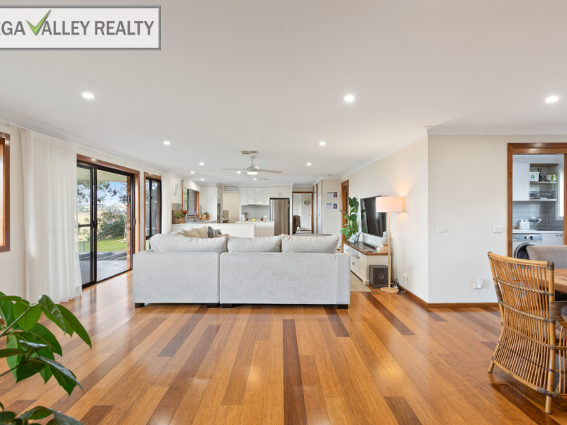 71 Gillcrest Drive, Bega, NSW 2550 AUS