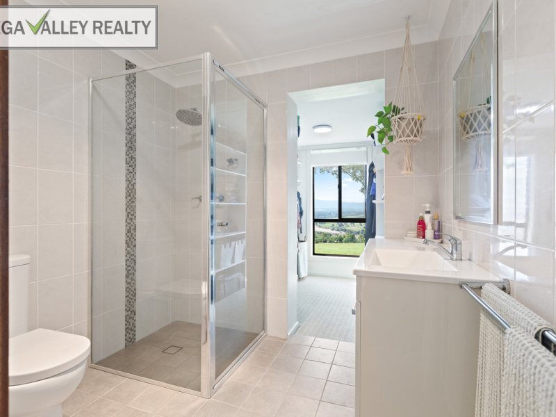 71 Gillcrest Drive, Bega, NSW 2550 AUS