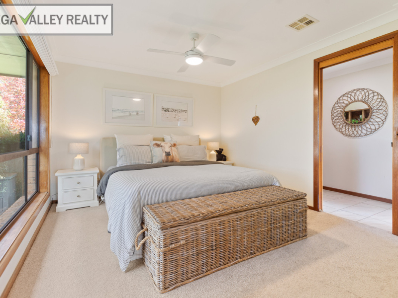 71 Gillcrest Drive, Bega, NSW 2550 AUS