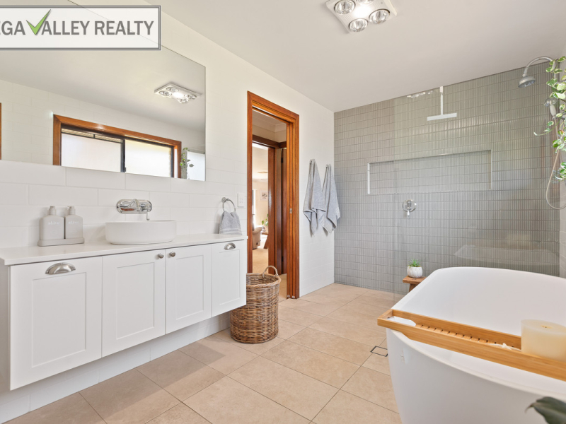 71 Gillcrest Drive, Bega, NSW 2550 AUS