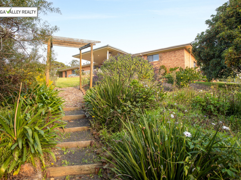 71 Gillcrest Drive, Bega, NSW 2550 AUS