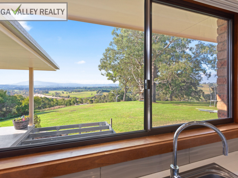 71 Gillcrest Drive, Bega, NSW 2550 AUS