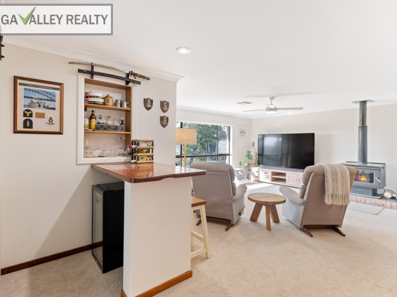 71 Gillcrest Drive, Bega, NSW 2550 AUS