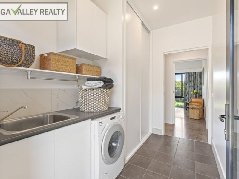 24 Millbank Way, Bega, NSW 2550 AUS