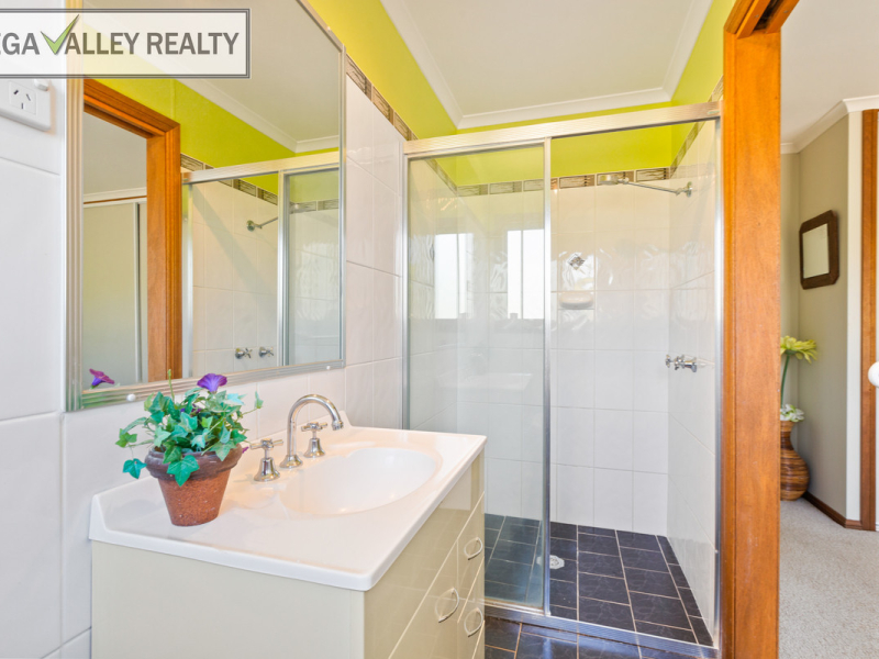 9 Box  Close, Bega, NSW 2550 AUS