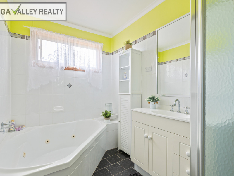 9 Box  Close, Bega, NSW 2550 AUS