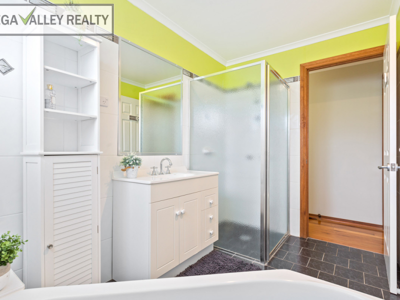 9 Box  Close, Bega, NSW 2550 AUS