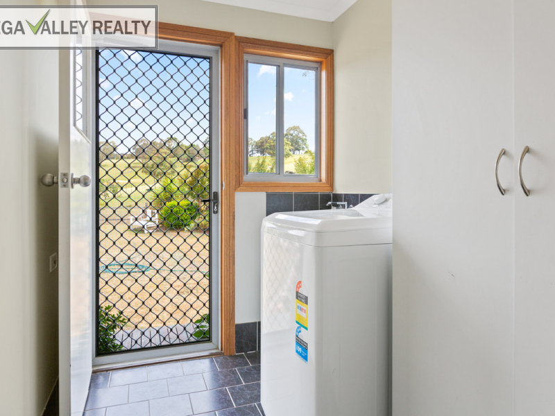 9 Box  Close, Bega, NSW 2550 AUS