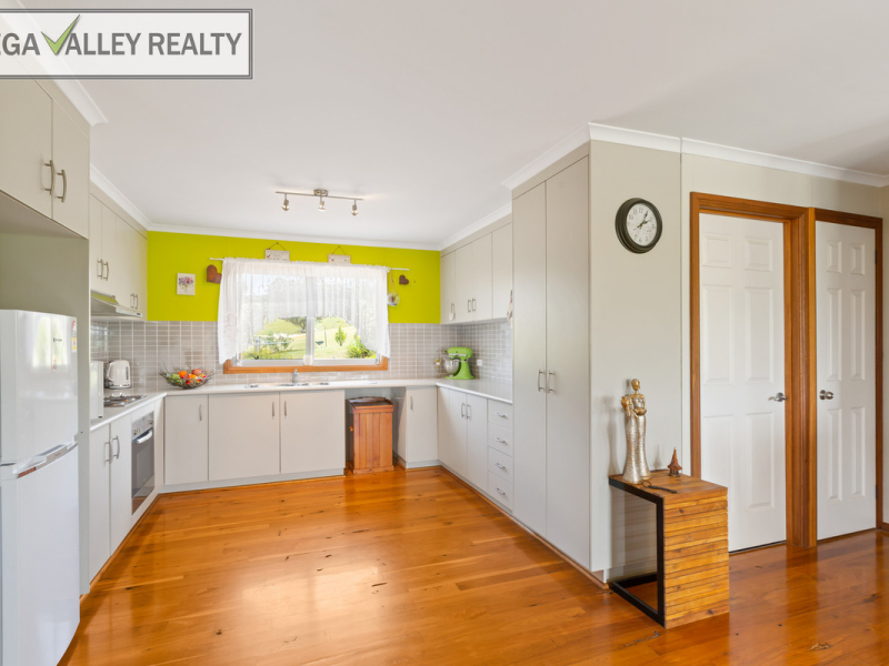 9 Box  Close, Bega, NSW 2550 AUS